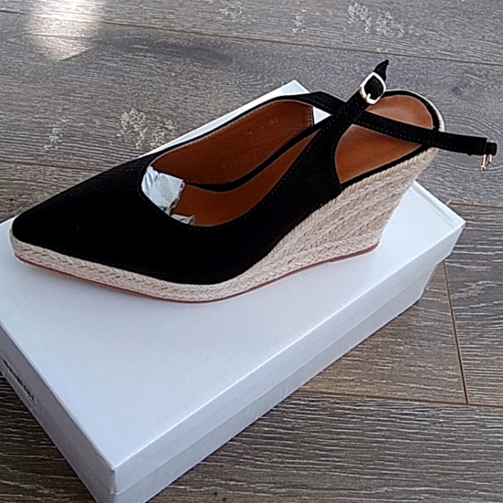 Wedge sandals